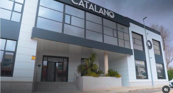 Fachada del showroom Catalano grabada para una pieza de branding en vídeo